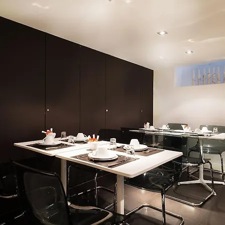 Hotel Arc De Triomphe Etoile 4*