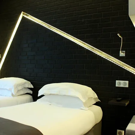 Hotel Arc De Triomphe Etoile 4*