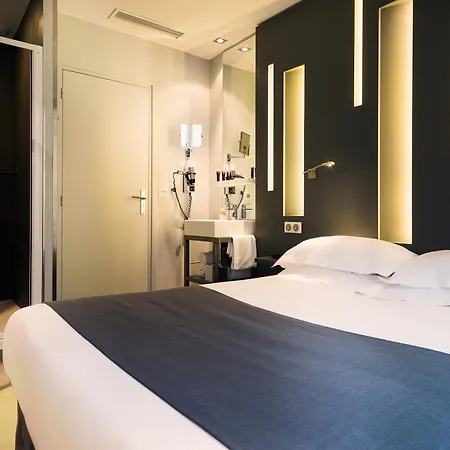 Arc De Triomphe Etoile Hotel