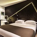 Hotel Arc De Triomphe Etoile 4*
