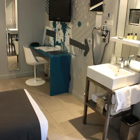 Отель Arc De Triomphe Etoile 4*