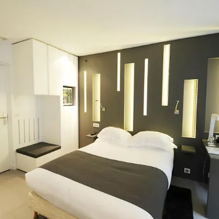 Hotel Arc De Triomphe Etoile 4*