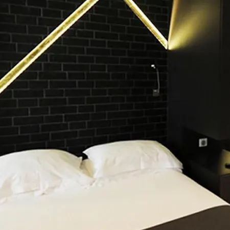 Arc De Triomphe Etoile Hotel