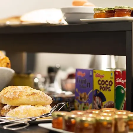 Hotel Arc De Triomphe Etoile 4*