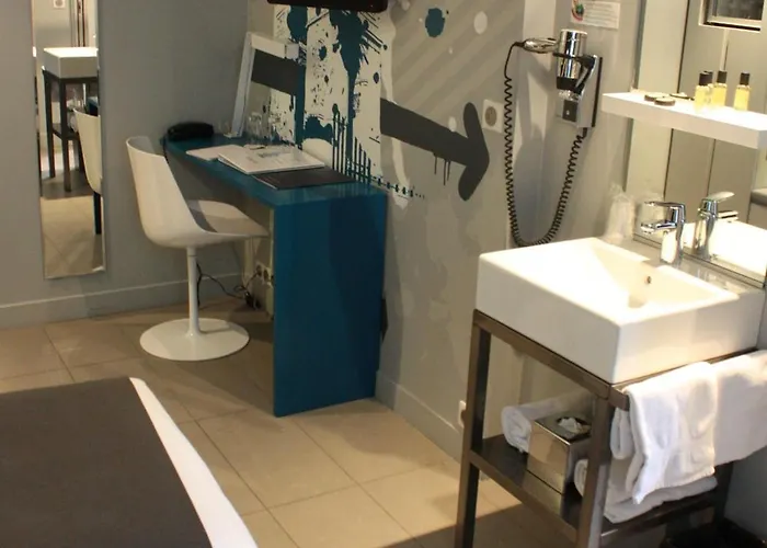 Hotel Arc De Triomphe Etoile 4*