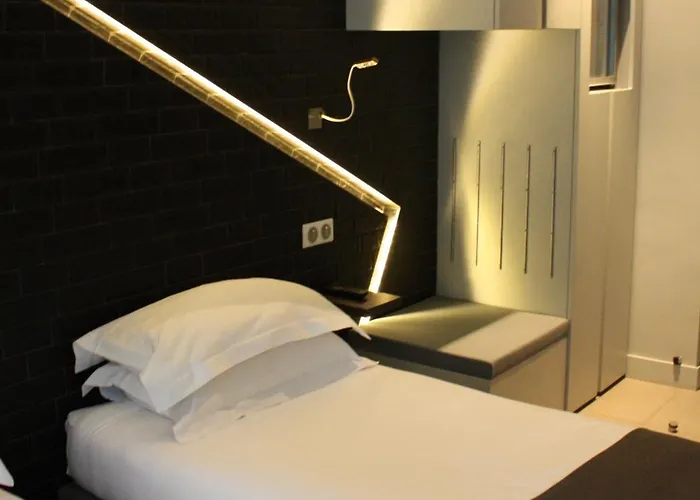 Hotel Arc De Triomphe Etoile 4*