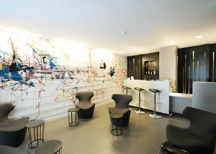 Hotel Arc De Triomphe Etoile 4*