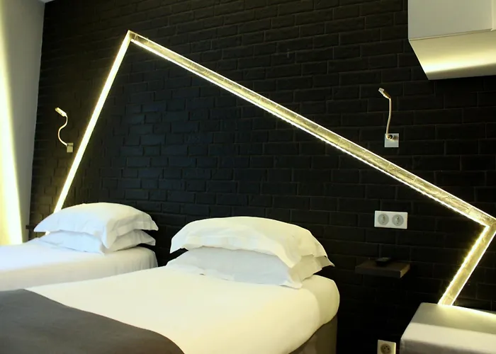 Hotel Arc De Triomphe Etoile 4*