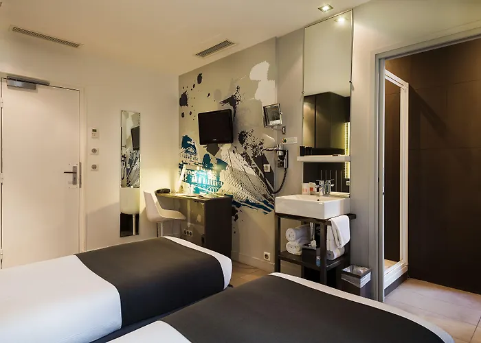 Hotel Arc De Triomphe Etoile 4*