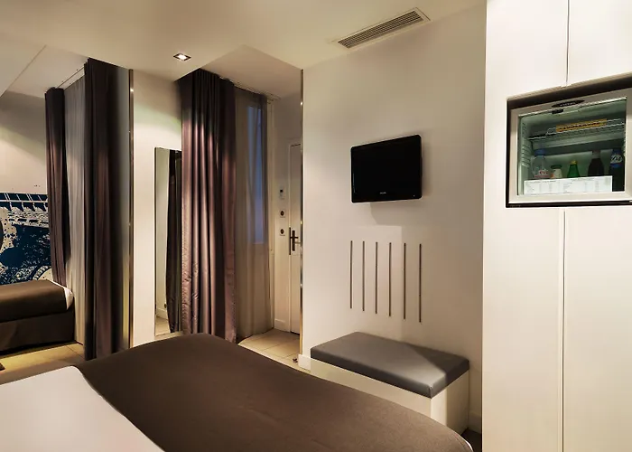 Hotel Arc De Triomphe Etoile 4*