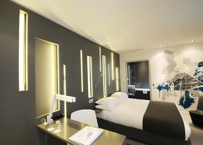 מלון Arc De Triomphe Etoile 4*