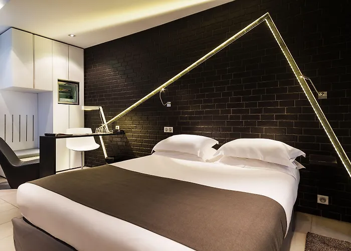 Hotel Arc De Triomphe Etoile 4*