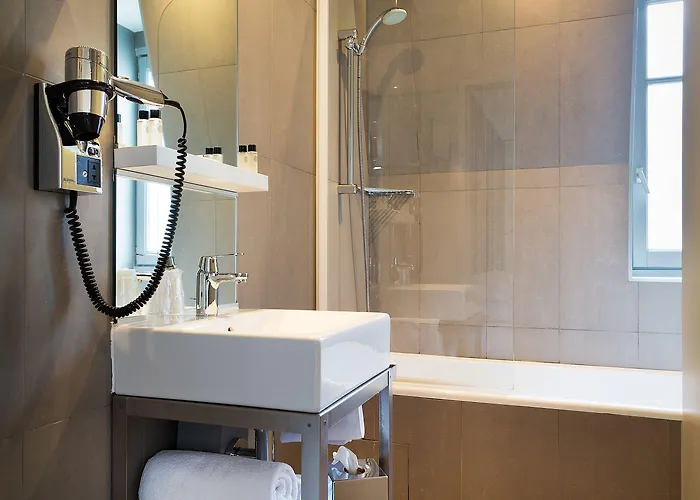 Hotel Arc De Triomphe Etoile 4*