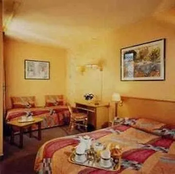 מלון Arc De Triomphe Etoile 4*