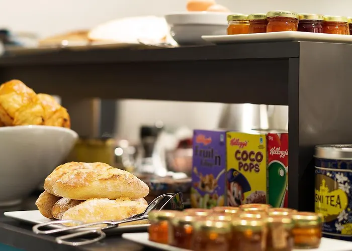 فندق آرك دو تريومف إتوال 4*