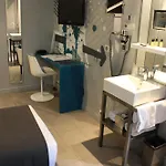 Hotel Arc De Triomphe Etoile 4*