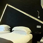 Hotel Arc De Triomphe Etoile 4*