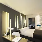 Hotel Arc De Triomphe Etoile 4*