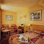Hotel Arc De Triomphe Etoile 4*