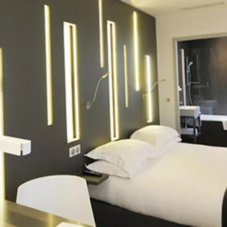 Hotel Arc De Triomphe Etoile 4*