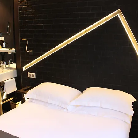 Hotel Arc De Triomphe Etoile 4*