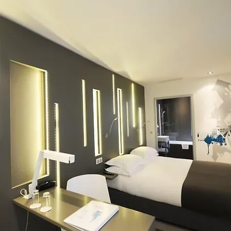Hotel Arc De Triomphe Etoile 4*