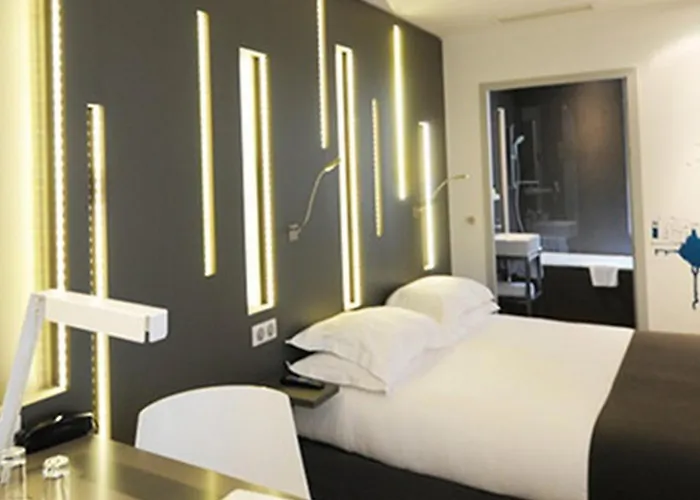 Hotel Arc De Triomphe Etoile 4*