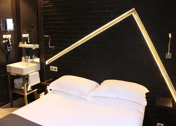 Hotel Arc De Triomphe Etoile 4*