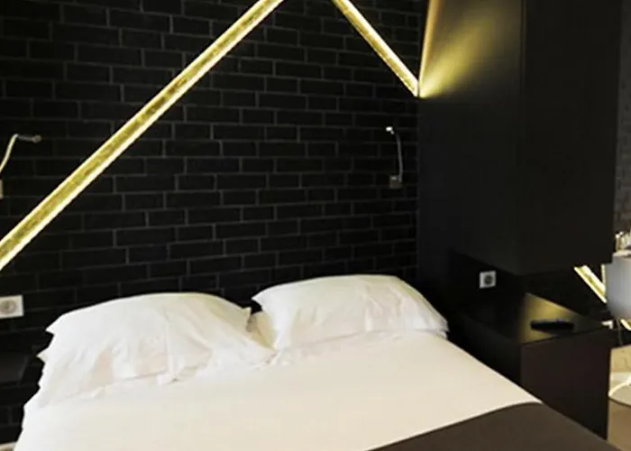 Arc De Triomphe Etoile Hotel